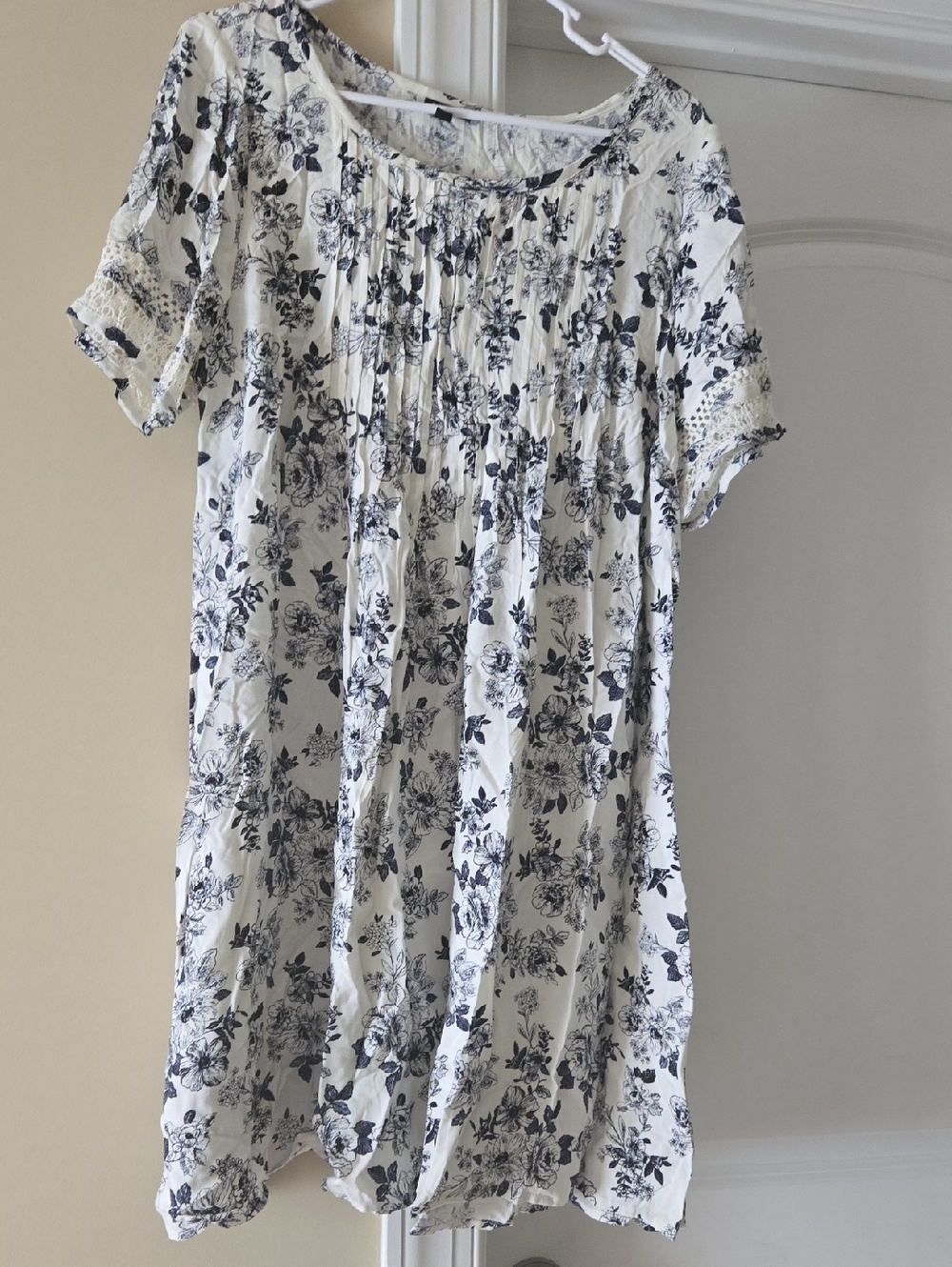 torrid White Floral Smocked Short Sleeve Dress
